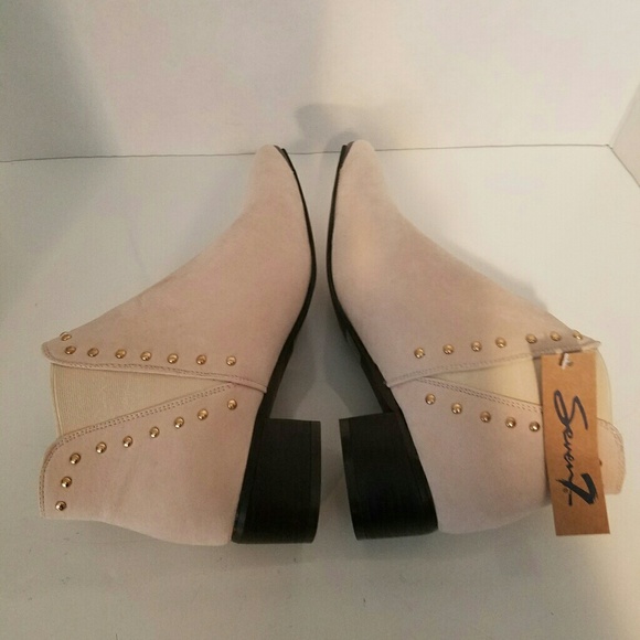 Shoes - Picture 2 of 6